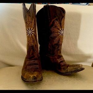 women’s cowboy boots